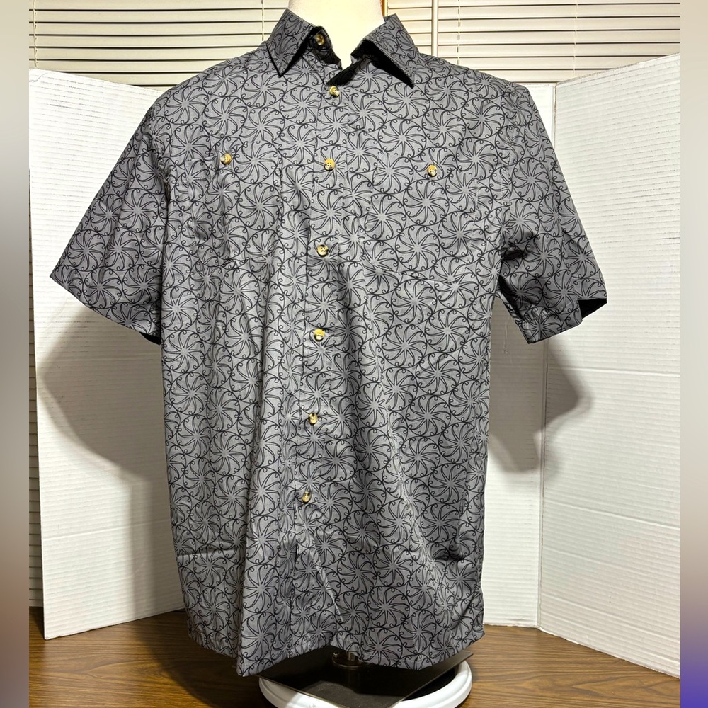 Kingsize XL Men’s black & gray pattern button up short sleeve shirt 33”L26”P2P